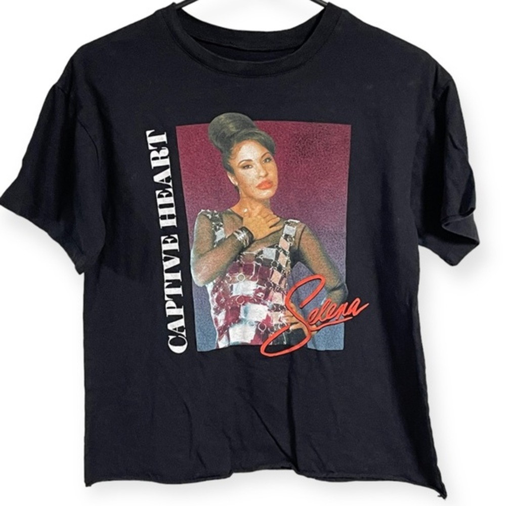 Official Selena Merchandise‎ Women’s Captive Heart Tshirt Size S